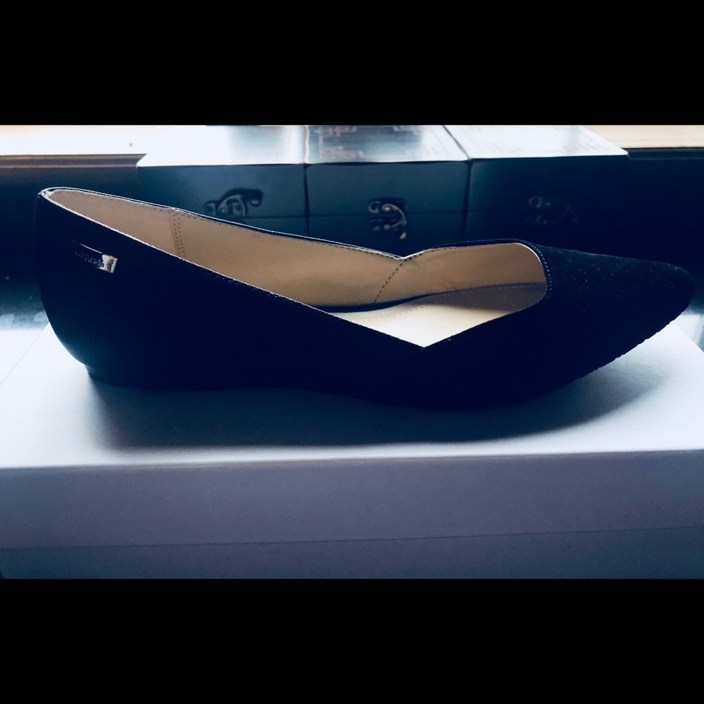 NWT Calvin Klein Black Hyacinth Suede flats